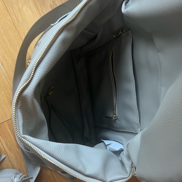 Fawn Design Diaper Bag - Excellent Condition- Includes all accessories - Picture 5 of 5